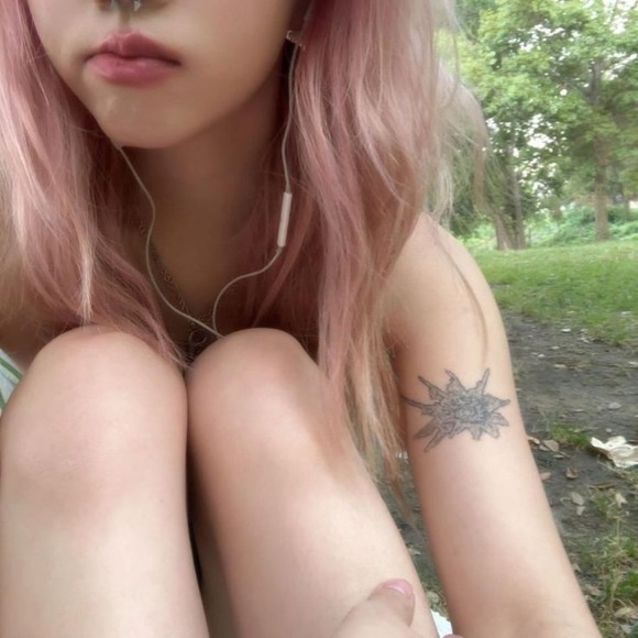 Meet your Posher, Izabella - Picture 1 of 1